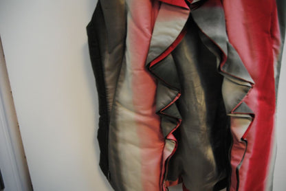 ombre Escada ombre silk vest, Dimensions (Approx. Size 38 / US 6-8)**** Bust: 36 in Waist: 32 in Length: 23 in (shoulder to hem) Fit: Slim, tailored vest style with side zip closures