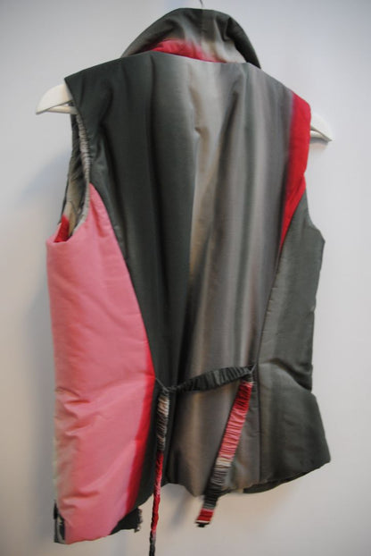 ombre Escada ombre silk vest, Dimensions (Approx. Size 38 / US 6-8)**** Bust: 36 in Waist: 32 in Length: 23 in (shoulder to hem) Fit: Slim, tailored vest style with side zip closures