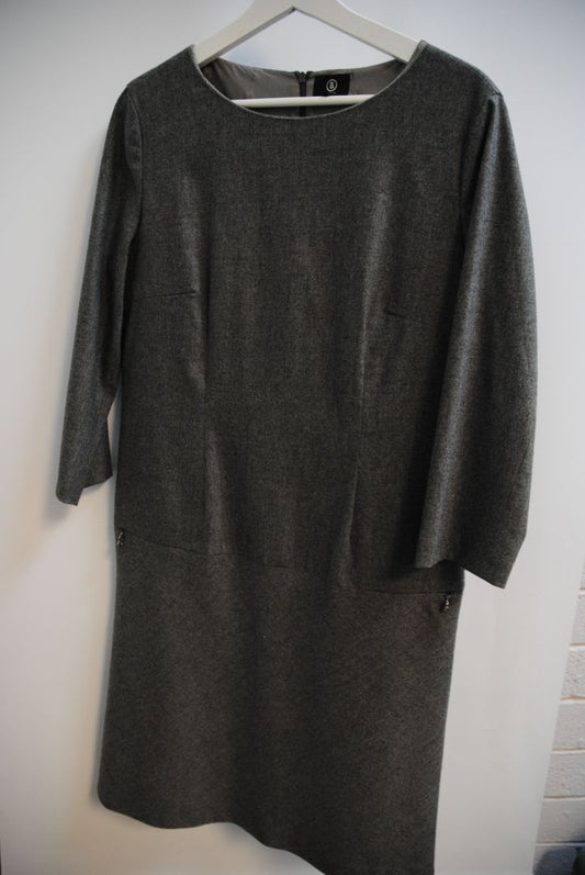 gray Bogner Wool Blend Sheath Dress, Dimensions (Size Estimate: US 8 / M)** Shoulder to Hem: Approx. 39 in Sleeve Length: Approx. 21 in Bust: Approx. 19.5 in (pit to pit) Waist: Approx. 17.5 in Hips: Approx. 20.5 in Zipper: Center back zip + mini zipper p