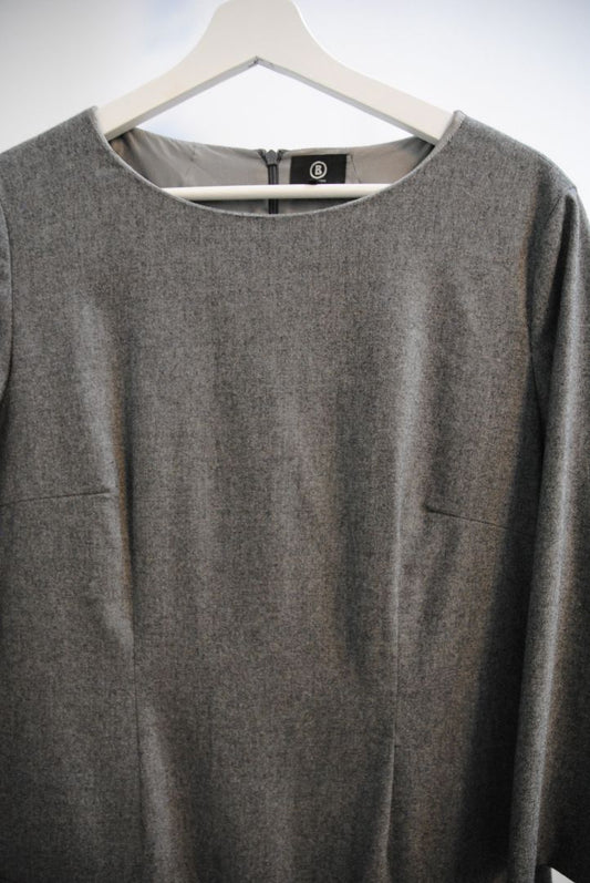 gray Bogner Wool Blend Sheath Dress, Dimensions (Size Estimate: US 8 / M)** Shoulder to Hem: Approx. 39 in Sleeve Length: Approx. 21 in Bust: Approx. 19.5 in (pit to pit) Waist: Approx. 17.5 in Hips: Approx. 20.5 in Zipper: Center back zip + mini zipper p