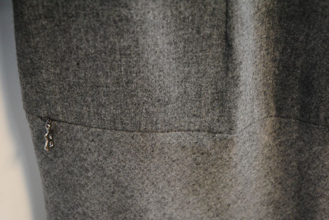 gray Bogner Wool Blend Sheath Dress, Dimensions (Size Estimate: US 8 / M)** Shoulder to Hem: Approx. 39 in Sleeve Length: Approx. 21 in Bust: Approx. 19.5 in (pit to pit) Waist: Approx. 17.5 in Hips: Approx. 20.5 in Zipper: Center back zip + mini zipper p