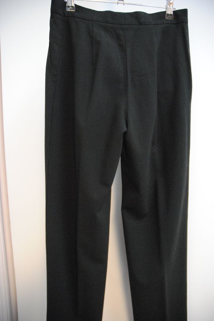 black Max mara classic trouser, Dimensions (Estimated Size: US 6 / IT 42)** Waist: Approx. 15.5 in flat Rise: Approx. 10.5 in Inseam: Approx. 32 in Leg Opening: Approx. 8.5 in Total Length: Approx. 42 in