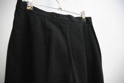 black Max mara classic trouser, Dimensions (Estimated Size: US 6 / IT 42)** Waist: Approx. 15.5 in flat Rise: Approx. 10.5 in Inseam: Approx. 32 in Leg Opening: Approx. 8.5 in Total Length: Approx. 42 in