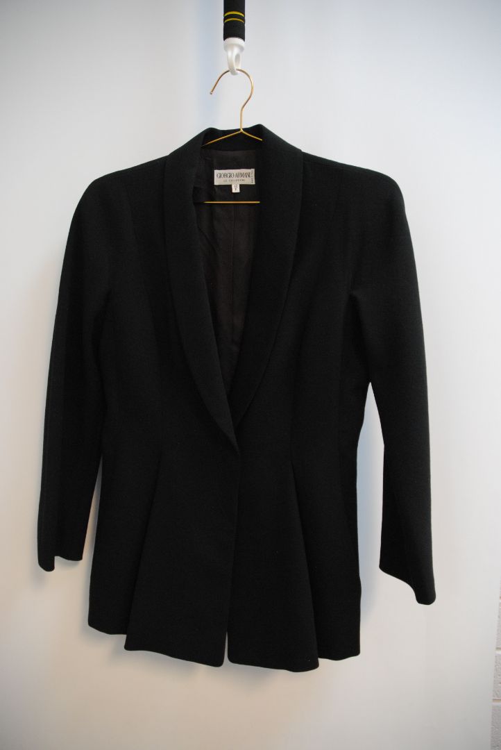 black Armani Collezioni tuxedo blazer, Dimensions (Estimated – Size US 6 / IT 42) Shoulders: Approx. 15.5 in Bust: Approx. 18.5 in (flat) Waist: Approx. 15.5 in (flat) Sleeve Length: Approx. 23.5 in Length: Approx. 26 in
