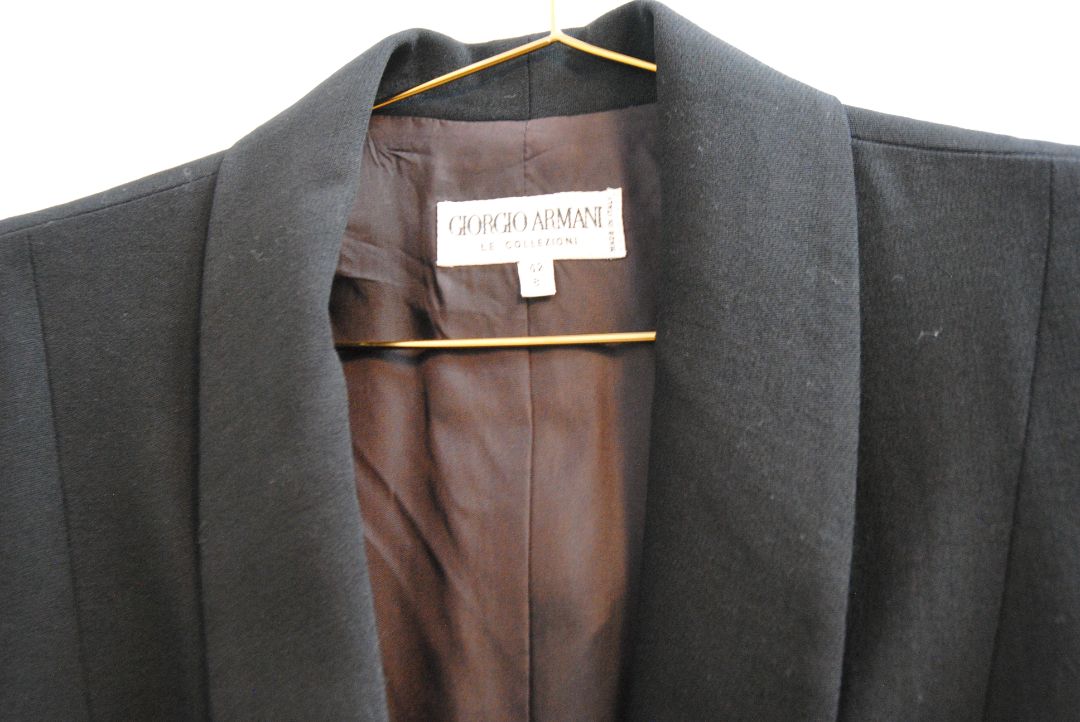 black Armani Collezioni tuxedo blazer, Dimensions (Estimated – Size US 6 / IT 42) Shoulders: Approx. 15.5 in Bust: Approx. 18.5 in (flat) Waist: Approx. 15.5 in (flat) Sleeve Length: Approx. 23.5 in Length: Approx. 26 in