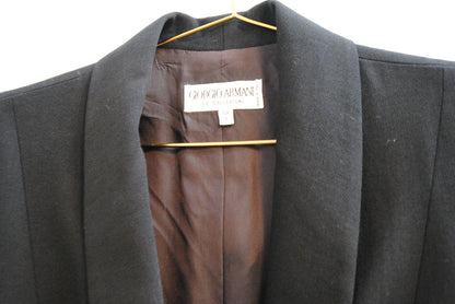 black Armani Collezioni tuxedo blazer, Dimensions (Estimated – Size US 6 / IT 42) Shoulders: Approx. 15.5 in Bust: Approx. 18.5 in (flat) Waist: Approx. 15.5 in (flat) Sleeve Length: Approx. 23.5 in Length: Approx. 26 in