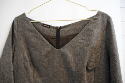 📏 Dimensions (Estimated – Size IT 42 / US 6) Shoulder to Shoulder: Approx. 15 in Bust: Approx. 18 in (flat) Waist: Approx. 15 in (flat) Hip: Approx. 19 in (flat) Sleeve Length: Approx. 17 in Length: Approx. 40 in Kiton designer dress