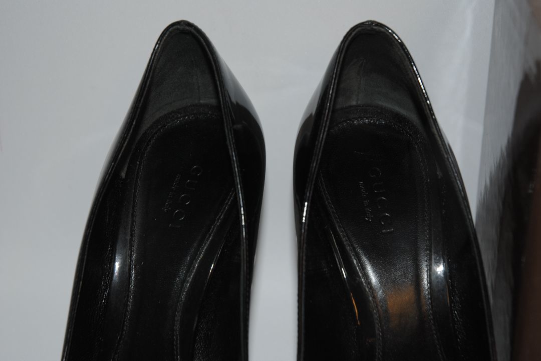 black and tortoise Gucci Patent Leather Peep-Toe Heels with Tortoise Horsebit Detail, 38 EU