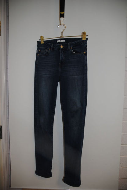 medium wash 7 For All Mankind “Kimmie” Straight Slim Illusion Luxe Jeans – Medium Wash