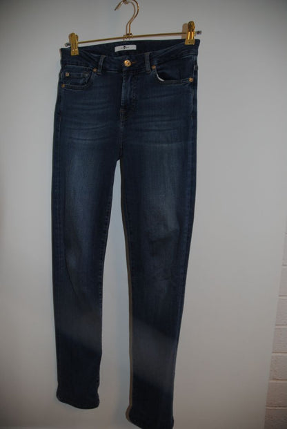 medium wash 7 For All Mankind “Kimmie” Straight Slim Illusion Luxe Jeans – Medium Wash
