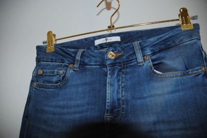 medium wash 7 For All Mankind “Kimmie” Straight Slim Illusion Luxe Jeans – Medium Wash