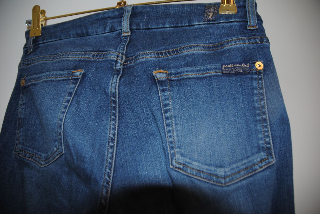 medium wash 7 For All Mankind “Kimmie” Straight Slim Illusion Luxe Jeans – Medium Wash