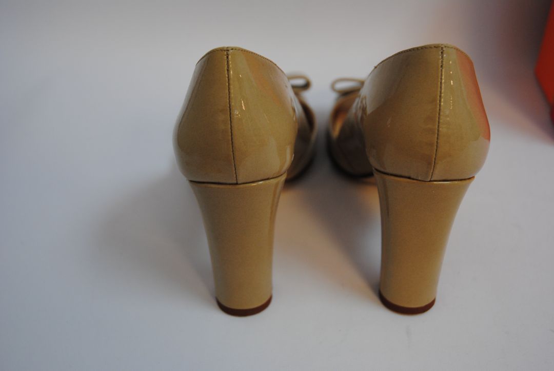 beige Kate Spade leather bow pumps, 6.5