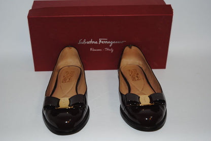 Bordeaux Ferragamo vara bow shoes, 9.5 EU