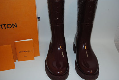 Bordeaux Louis Vuitton Silhouette Ankle Rain Boots – Monogram Vernis Rubber in Bordeaux
