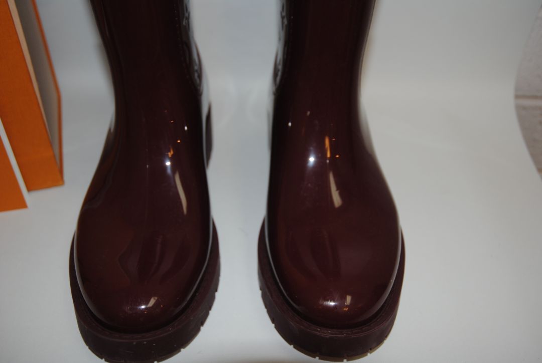 Bordeaux Louis Vuitton Silhouette Ankle Rain Boots – Monogram Vernis Rubber in Bordeaux