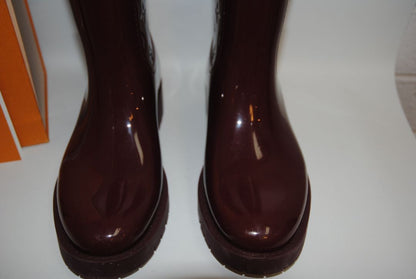 Bordeaux Louis Vuitton Silhouette Ankle Rain Boots – Monogram Vernis Rubber in Bordeaux