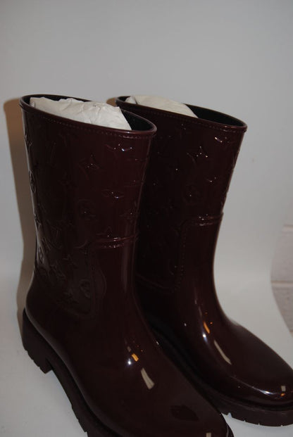 Bordeaux Louis Vuitton Silhouette Ankle Rain Boots – Monogram Vernis Rubber in Bordeaux