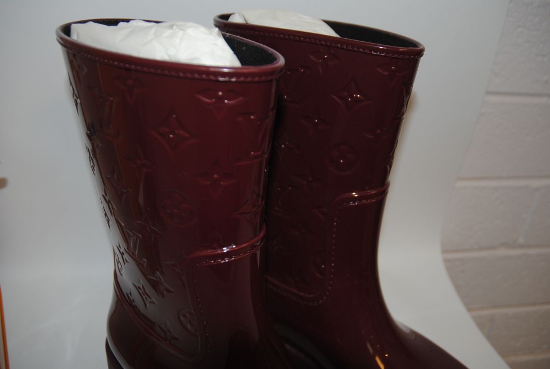 Bordeaux Louis Vuitton Silhouette Ankle Rain Boots – Monogram Vernis Rubber in Bordeaux