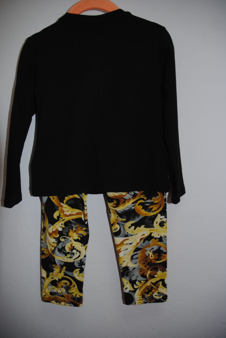 black and gold Versace logo and bottom Barouque, 24 mos