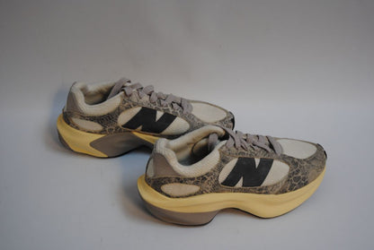 gray New Balance lifestyle sneaker, 8