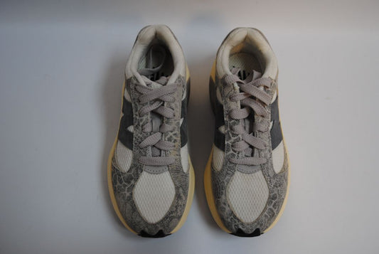 gray New Balance lifestyle sneaker, 8