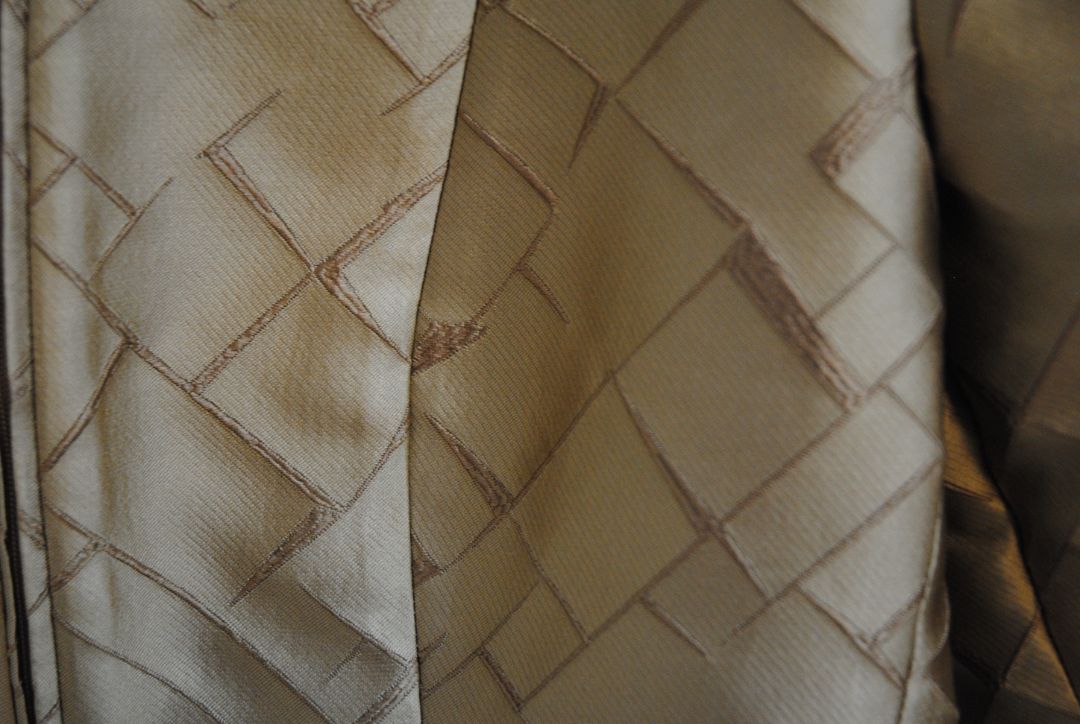 gold Emporio Armani zip blazer, 4-6 / 38 EU Shoulder to hem: ~23–25 in (standard blazer length) Sleeve length: ~23 in Bust: ~17–18 in across (flat)