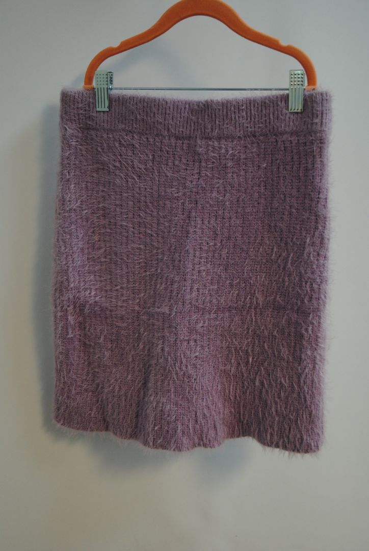 lilac Self Portrait Fuzzy Knit Skirt, 8M/Waist: ~13.5” across (unstretched) Length: ~16” from waist to hem Best fits: US S(check stretch content for flexibility)