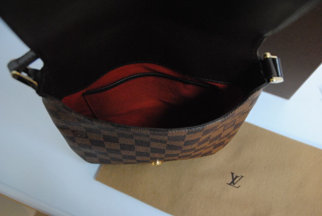 damier pattern Louis Vuitton damier bag, Length: 11 in (28 cm) Height: 10 in (25 cm) Depth: 3 in (8 cm) Strap Drop: Adjustable 15 – 22 in (38 – 55 cm)