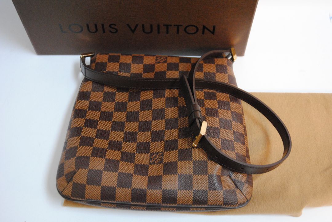 damier pattern Louis Vuitton damier bag, Length: 11 in (28 cm) Height: 10 in (25 cm) Depth: 3 in (8 cm) Strap Drop: Adjustable 15 – 22 in (38 – 55 cm)