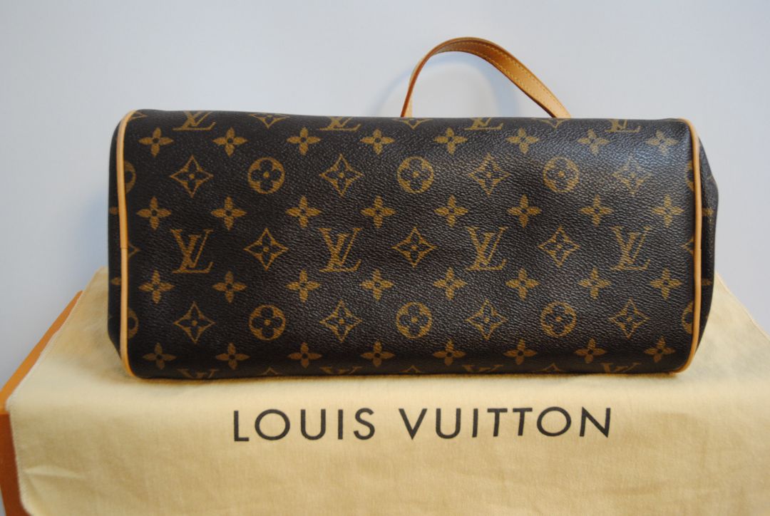monogram canvas Louis Vuitton Tivoli PM monogram canvas satchel, Length: 14.2 in (36 cm) at widest point Height: 8.3 in (21 cm) Depth: 6.7 in (17 cm) Handle Drop: 6 in (15 cm)