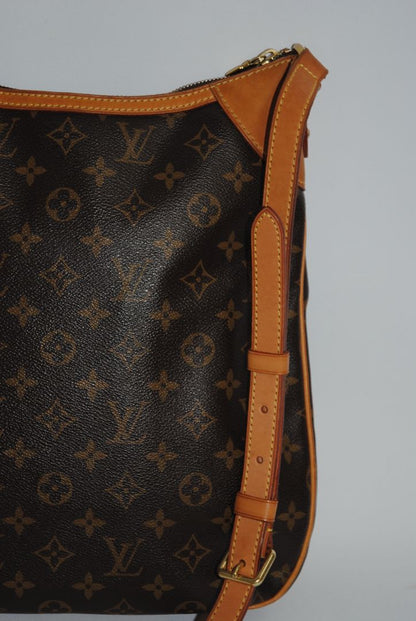 monogram Louis Vuitton Odeon GM Monogram Crossbody Bag, Width: 12.6 in (32 cm) Height: 13.8 in (35 cm) Depth: 2.8 in (7 cm) Strap Drop: Adjustable up to 22 in (crossbody or shoulder wear)