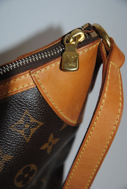 monogram Louis Vuitton Odeon GM Monogram Crossbody Bag, Width: 12.6 in (32 cm) Height: 13.8 in (35 cm) Depth: 2.8 in (7 cm) Strap Drop: Adjustable up to 22 in (crossbody or shoulder wear)