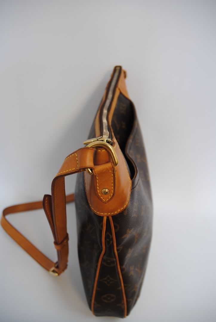 monogram Louis Vuitton Odeon GM Monogram Crossbody Bag, Width: 12.6 in (32 cm) Height: 13.8 in (35 cm) Depth: 2.8 in (7 cm) Strap Drop: Adjustable up to 22 in (crossbody or shoulder wear)