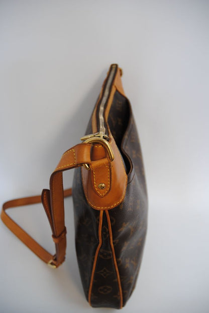 monogram Louis Vuitton Odeon GM Monogram Crossbody Bag, Width: 12.6 in (32 cm) Height: 13.8 in (35 cm) Depth: 2.8 in (7 cm) Strap Drop: Adjustable up to 22 in (crossbody or shoulder wear)