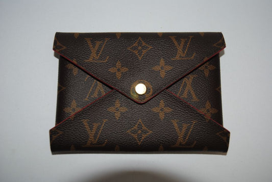red and monogram Louis Vuitton Monogram Envelope-Style Wallet, Width: 4.7 to 5.5 in (12–14 cm) Height: 3.5 to 4.5 in (9–11.5 cm) Depth: 0.75 to 1.25 in (2–3 cm)