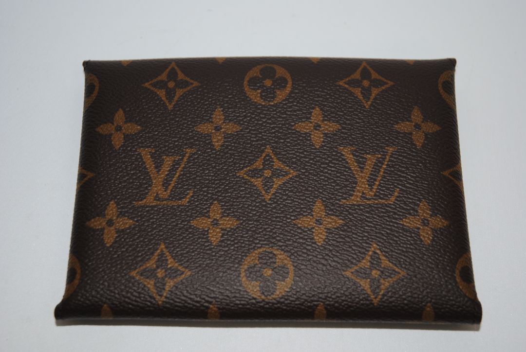 red and monogram Louis Vuitton Monogram Envelope-Style Wallet, Width: 4.7 to 5.5 in (12–14 cm) Height: 3.5 to 4.5 in (9–11.5 cm) Depth: 0.75 to 1.25 in (2–3 cm)