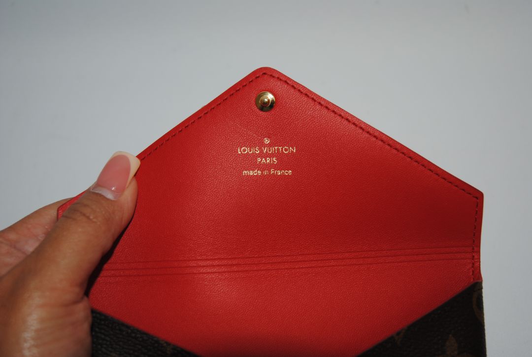 red and monogram Louis Vuitton Monogram Envelope-Style Wallet, Width: 4.7 to 5.5 in (12–14 cm) Height: 3.5 to 4.5 in (9–11.5 cm) Depth: 0.75 to 1.25 in (2–3 cm)