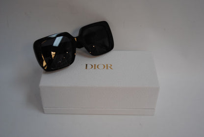 black and white Christian Dior Oversized Square Sunglasses, Manufacturer sizing: ~58–18–145 mm Dimensions (approximate, per Dior standards): Lens Width: ~58 mm Bridge: ~18 mm Temple Length: ~145 mm