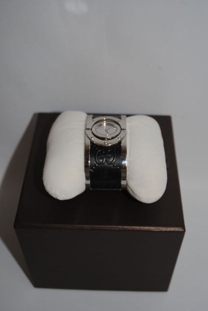 black and silver GUCCI Gucci Twirl Mirror Dial Watch, Dimensions: Approx. 23mm case diameter, ~8mm thickness