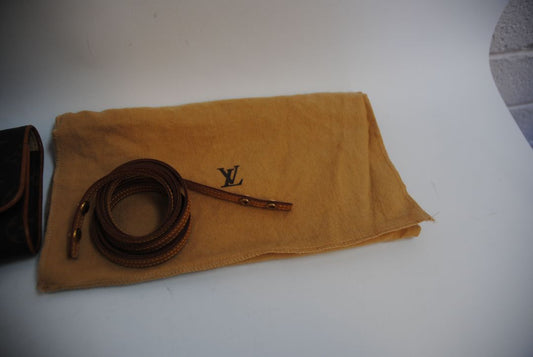 monogram Louis Vuitton Pochette Twin GM (Grande Modèle), Length: 9.4 in (24 cm) Height: 4.7 in (12 cm) Width: 1.6 in (4 cm) Strap Drop: Approx. 22 in adjustable