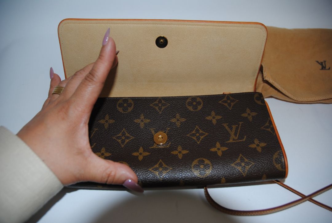 monogram Louis Vuitton Pochette Twin GM (Grande Modèle), Length: 9.4 in (24 cm) Height: 4.7 in (12 cm) Width: 1.6 in (4 cm) Strap Drop: Approx. 22 in adjustable