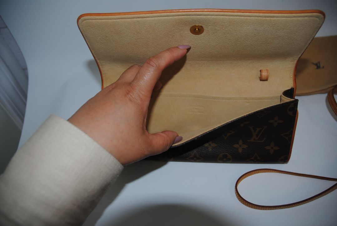 monogram Louis Vuitton Pochette Twin GM (Grande Modèle), Length: 9.4 in (24 cm) Height: 4.7 in (12 cm) Width: 1.6 in (4 cm) Strap Drop: Approx. 22 in adjustable