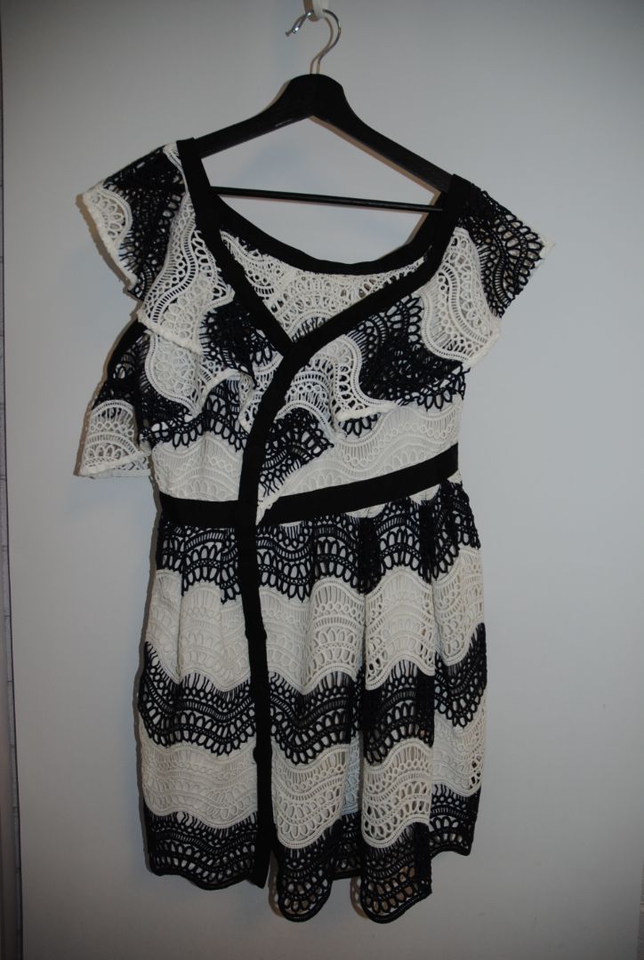 navy and white Self Portrait scalloped lace dress, Length: ~34 in (mini dress length) Bust: ~16 in across Waist: ~14 in across Size: Not visible, but appears similar to US 2–4 fit