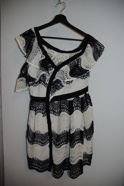 navy and white Self Portrait scalloped lace dress, Length: ~34 in (mini dress length) Bust: ~16 in across Waist: ~14 in across Size: Not visible, but appears similar to US 2–4 fit