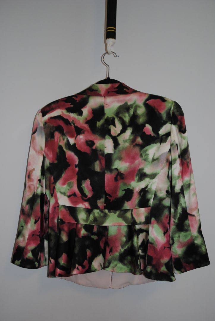 floral Armani Collezioni Floral Ruched Silk-Blend Blazer, Shoulder to shoulder: 16 in (41 cm) Bust: 20 in (51 cm) Length: 24 in (61 cm) Sleeve: 18 in (46 cm) (3/4 sleeve length)(Tailored fit with slight waist cinch)