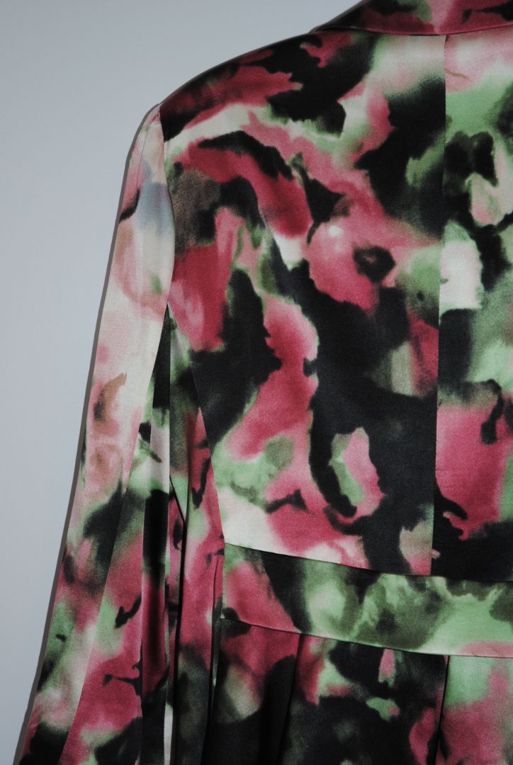 floral Armani Collezioni Floral Ruched Silk-Blend Blazer, Shoulder to shoulder: 16 in (41 cm) Bust: 20 in (51 cm) Length: 24 in (61 cm) Sleeve: 18 in (46 cm) (3/4 sleeve length)(Tailored fit with slight waist cinch)