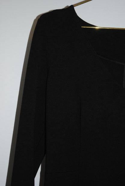 black Banana Republic shift dress, Length: 37 in (94 cm) Bust: 19 in (48 cm) Waist: 17 in (43 cm) Sleeves: 22 in (56 cm)(Fits true to size, tailored shift silhouette)