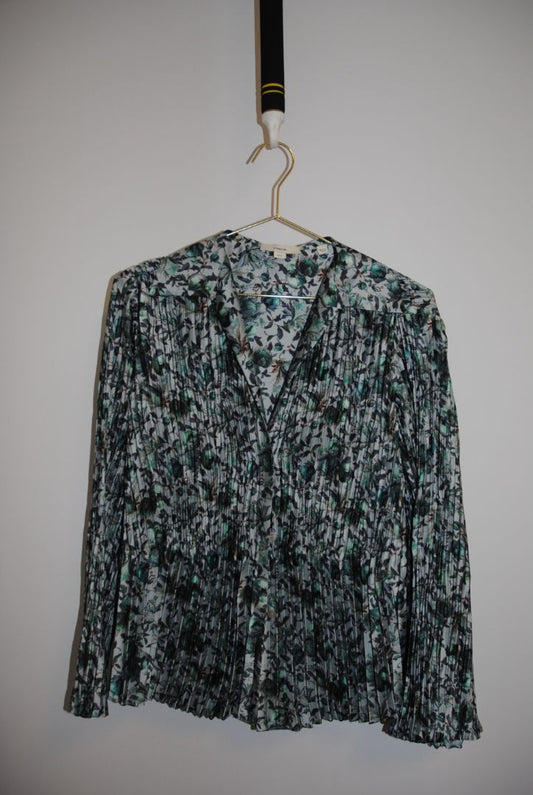 teal and charcoal Vince pleated top, Dimensions (Approximate): Length: 24 in (61 cm) Bust (flat): 18 in (46 cm) Sleeve length: 24 in (61 cm) Size: XS
