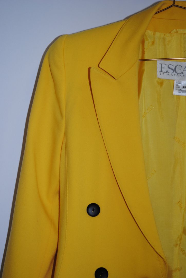 sunshine yellow Escada Double-Breasted Wool Blazer, Size: EU 34 (US 2–4) Length: Approx. 25 in / 64 cm Chest Width: Approx. 17 in / 43 cm (flat lay) Sleeve Length: Approx. 23 in / 58 cm Fit: Tailored, structured silhouette